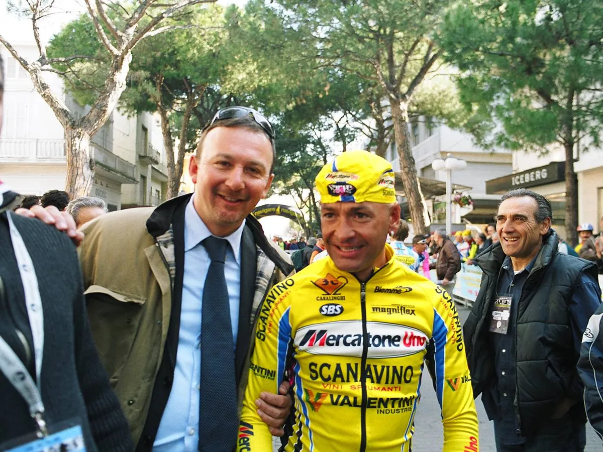 Stefano dell'Hotel Dory insieme a Marco Pantani