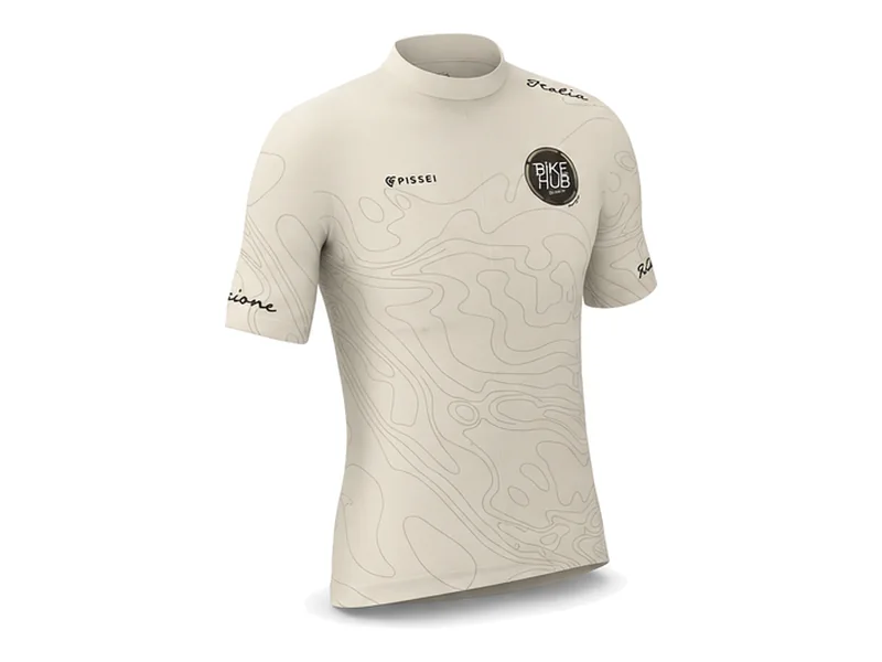 Maglia outdoor Pissei x Bike Hub Riccione color sabbia con curve di livello